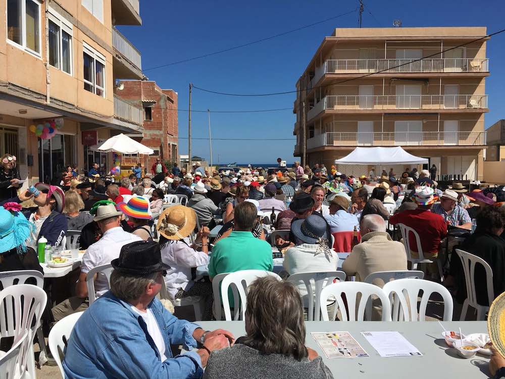 Torreviejan suomalaiset kevätjuhlissa.